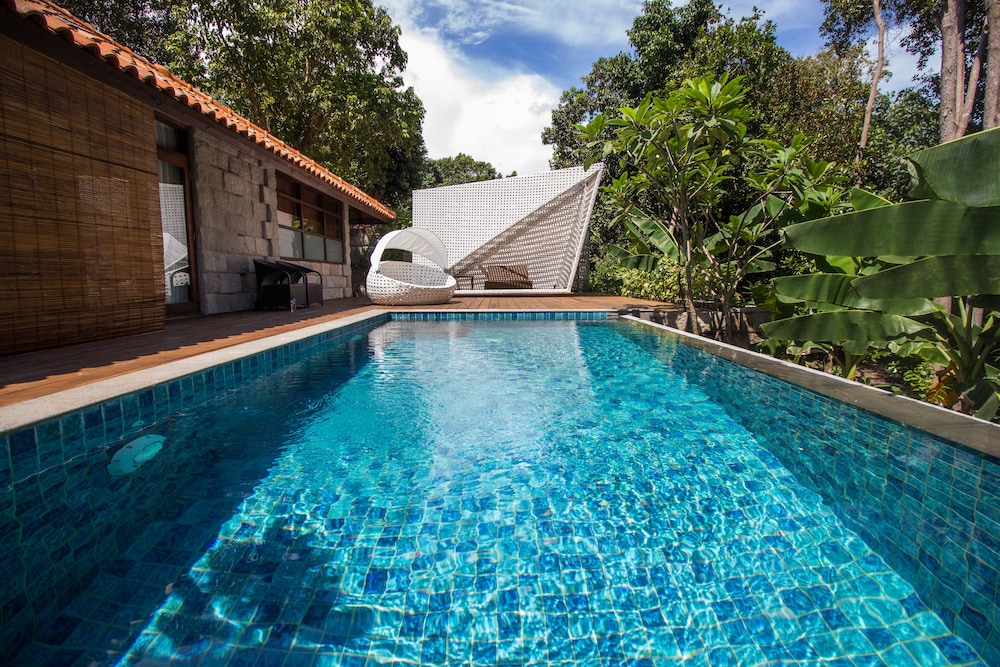 Arumdalu Private Resort — 4-Star Luxury Hotel in Tanjung Pandan, Indonesia