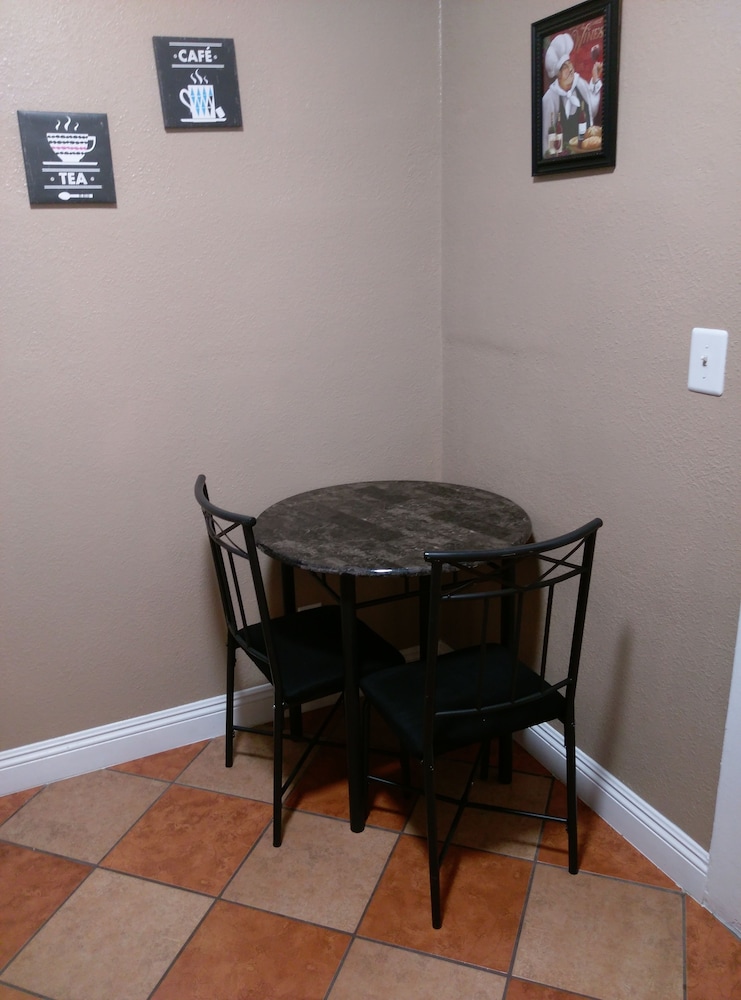 Monterey Inn Hotel - photo 10