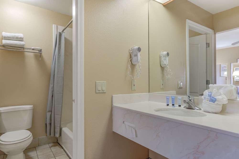 Shasta Pines Motel & Suites - photo 42