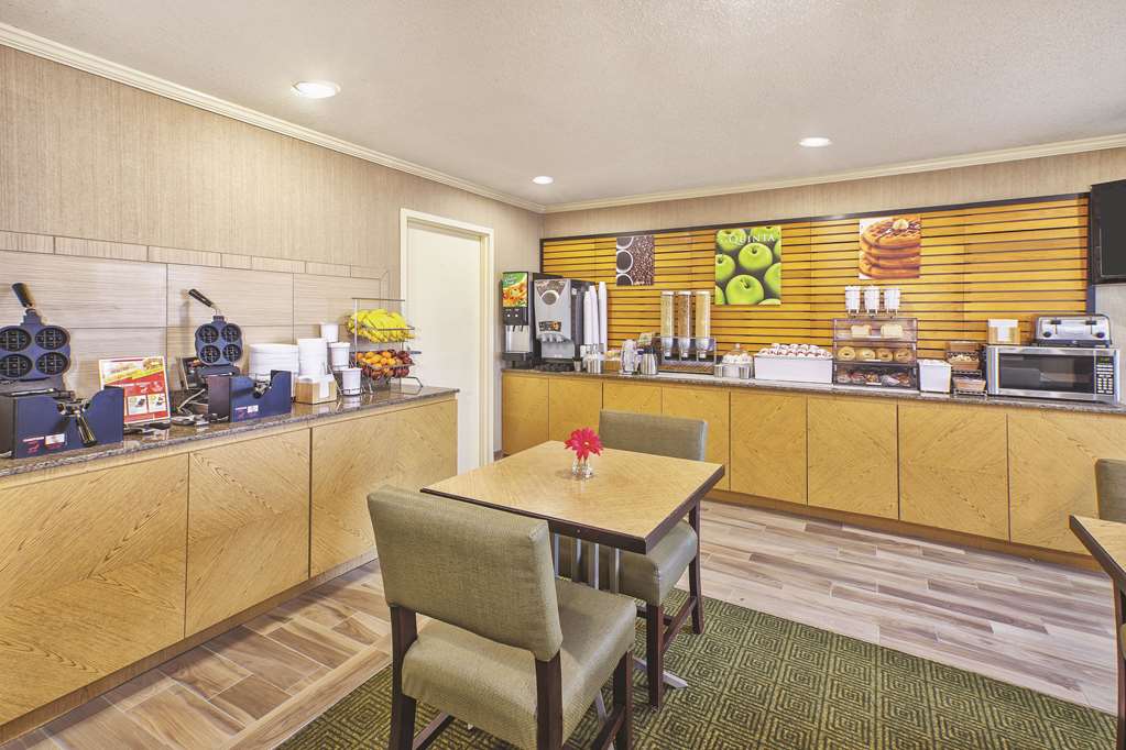 La Quinta Inn by Wyndham Toledo Perrysburg - photo 30
