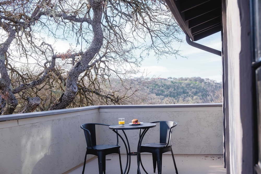Cathedral by Avantstay Charming Secluded Estate w Sauna Pool Table & Views of the Rolling Hills - photo 40