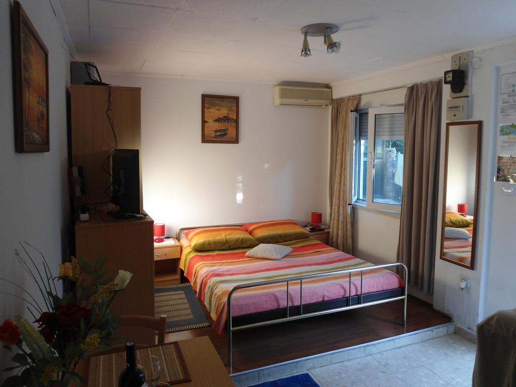 Apartment Mateo Lapad Studio Apartment With Terrace and Garden View