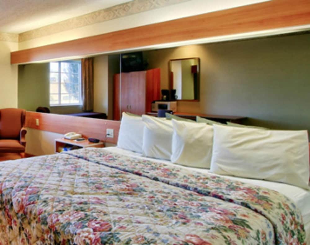 Western Skies Inn And Suites - photo 10