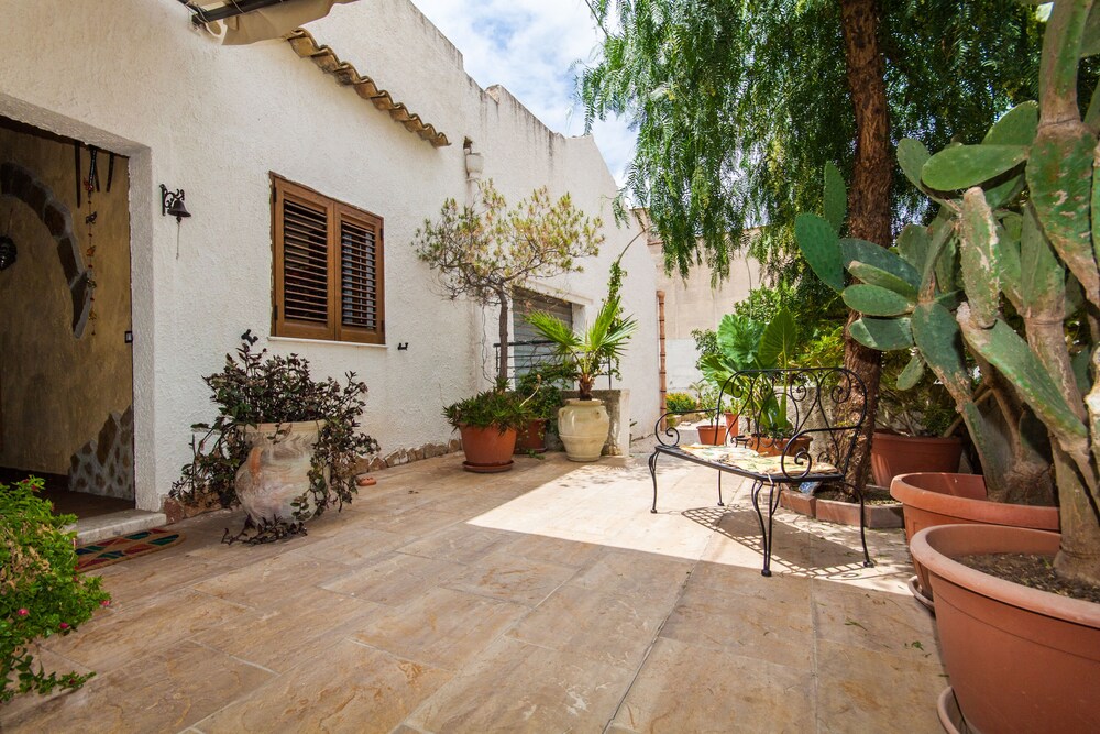 La Pergola B&B — 4-Star Luxury Hotel in Custonaci, Italy