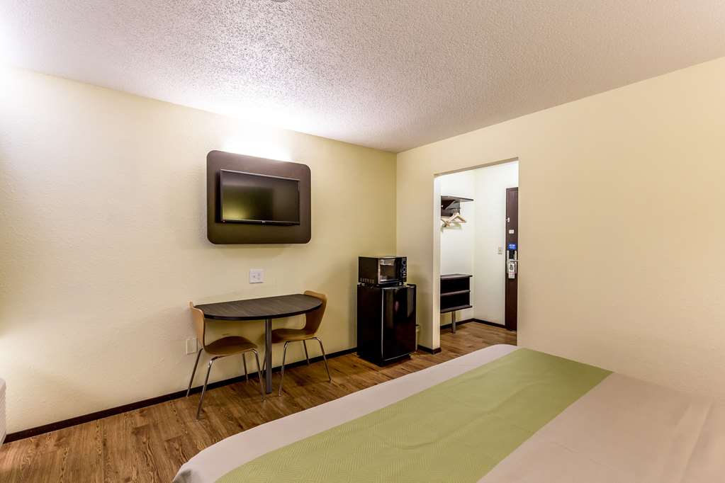 Motel 6 Troy IL - photo 11