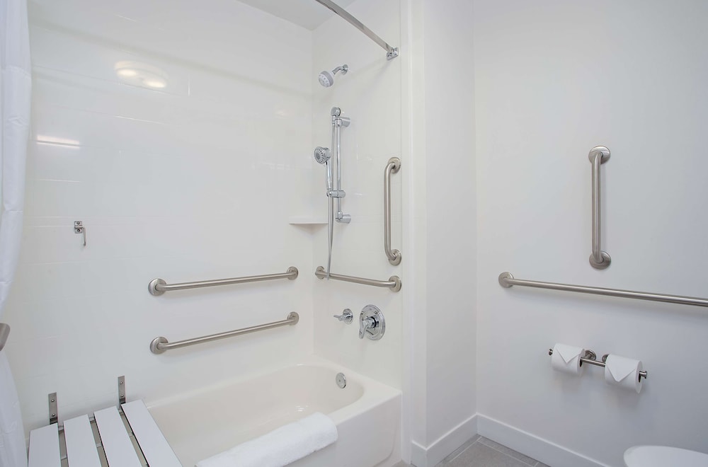 Hampton Inn Vincennes - photo 19