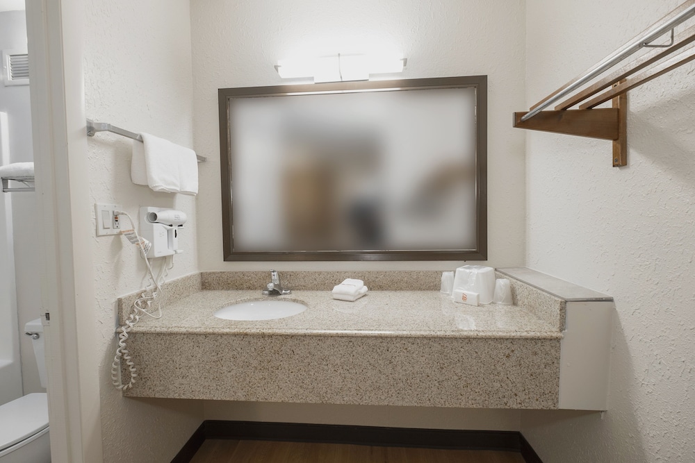 Red Roof Inn Bishopville - photo 18