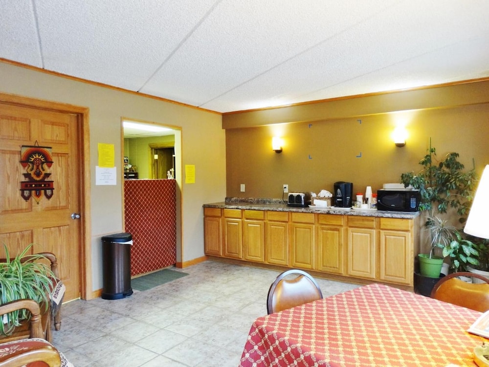 Attican Motel - photo 23