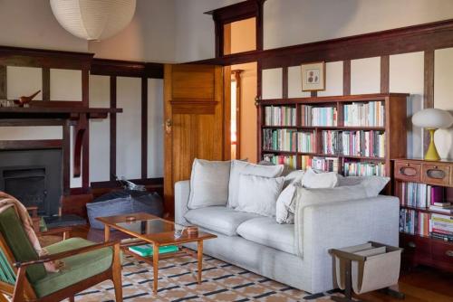 Large city sanctuary with fireplace — hotel in Newstead