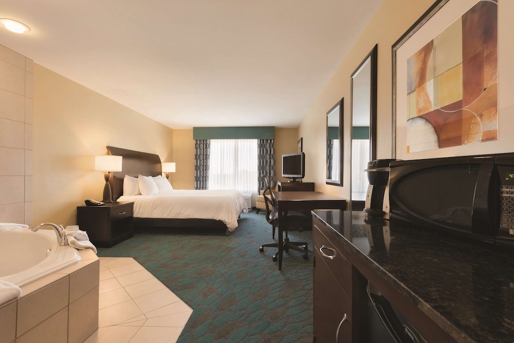 Hilton Garden Inn Fargo - photo 18