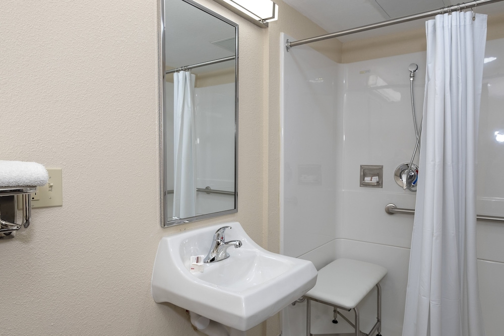 Red Roof Inn Freehold - photo 18
