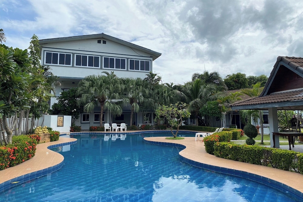 Baan Sanuan Resort in Huai Rat, Thailand