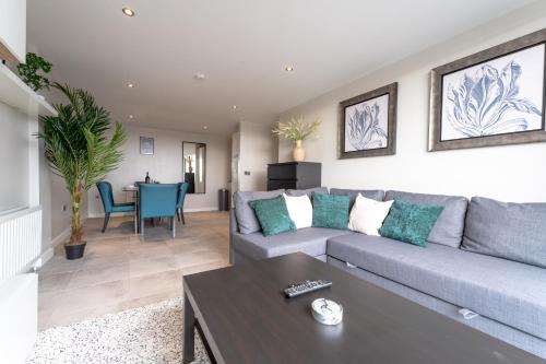 Belfast Quarters: 10th Floor Gem — 4-Star Luxury Hotel in Belfast, United Kingdom