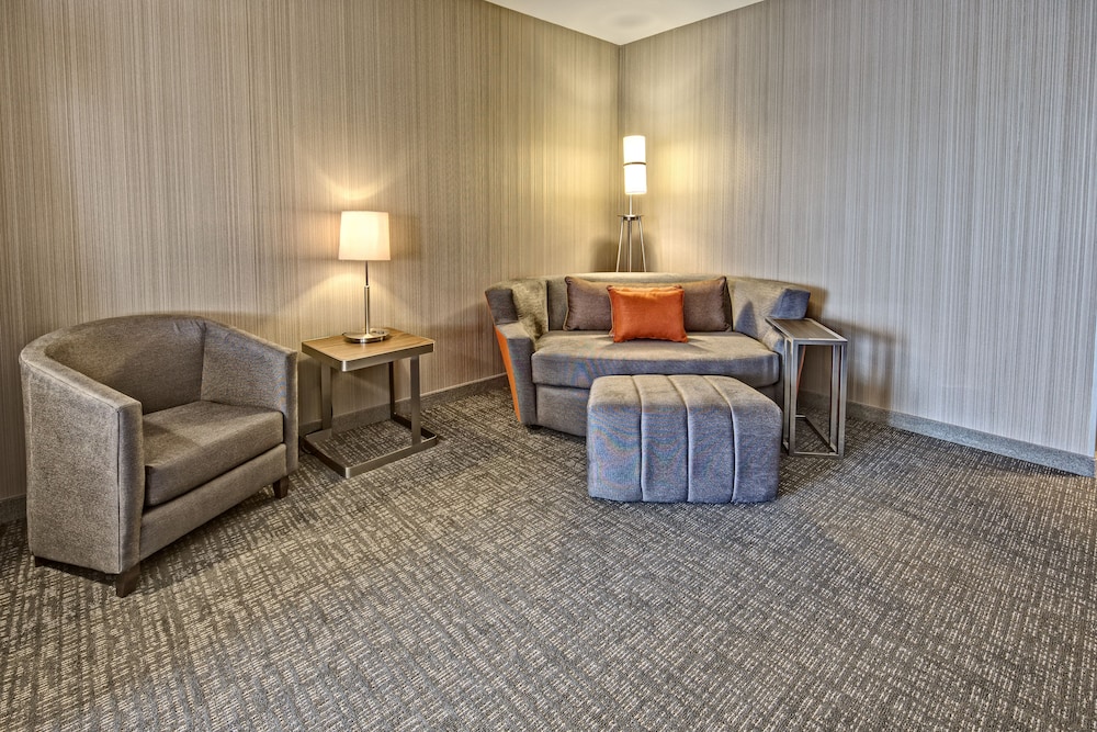 Courtyard Westbury Long Island - photo 6