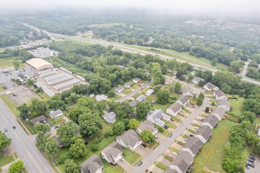 Beautiful Townhome 11 Minutes To Downtown Kansas City Mo - photo 34