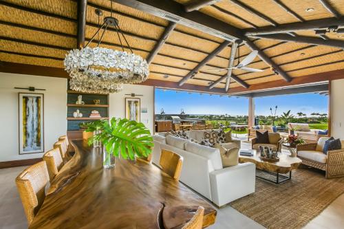 Brand New Custom Bali Inspired Home in Kainani — 4-Star Luxury Hotel in Koloa, United States