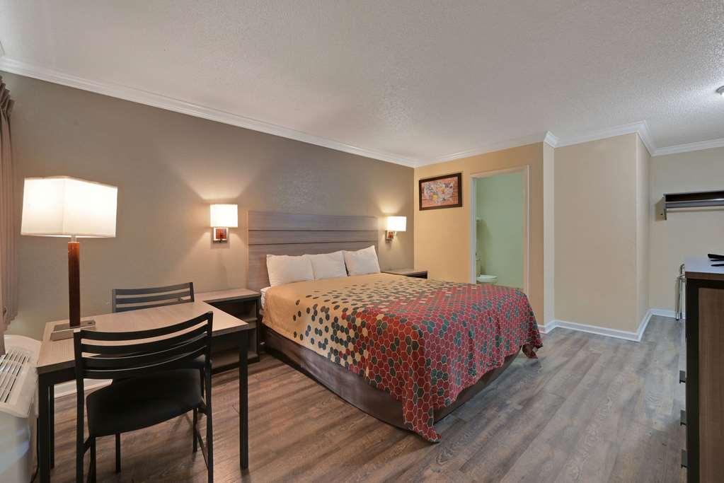 Econo Lodge Woodland near I 5 in Woodland, United States