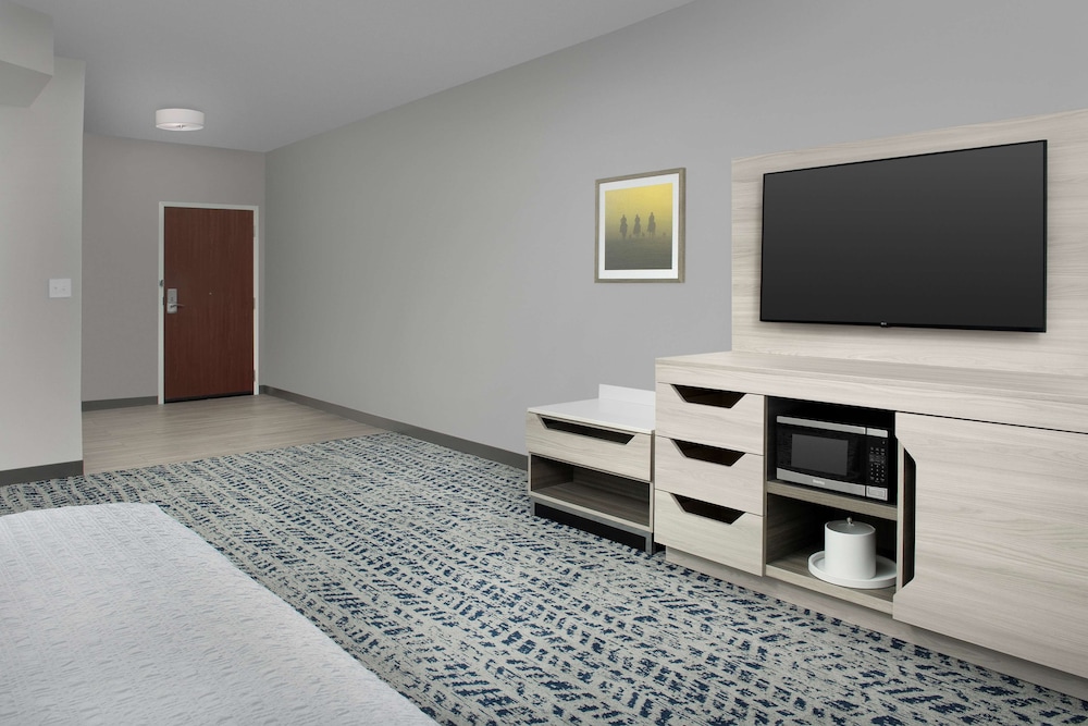 Hampton Inn Duncan - photo 11