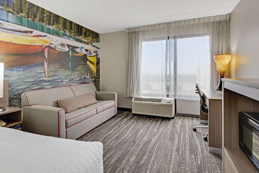 Clarion Pointe Near Erie Casino - photo 33