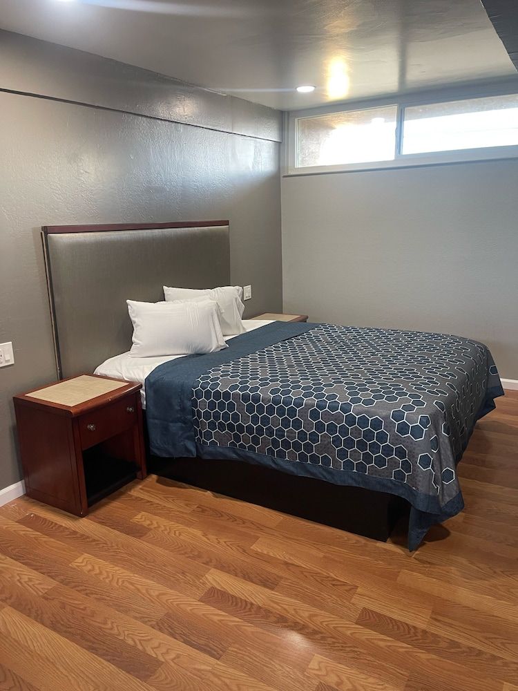 Royal Motel Tracy Llc - photo 14