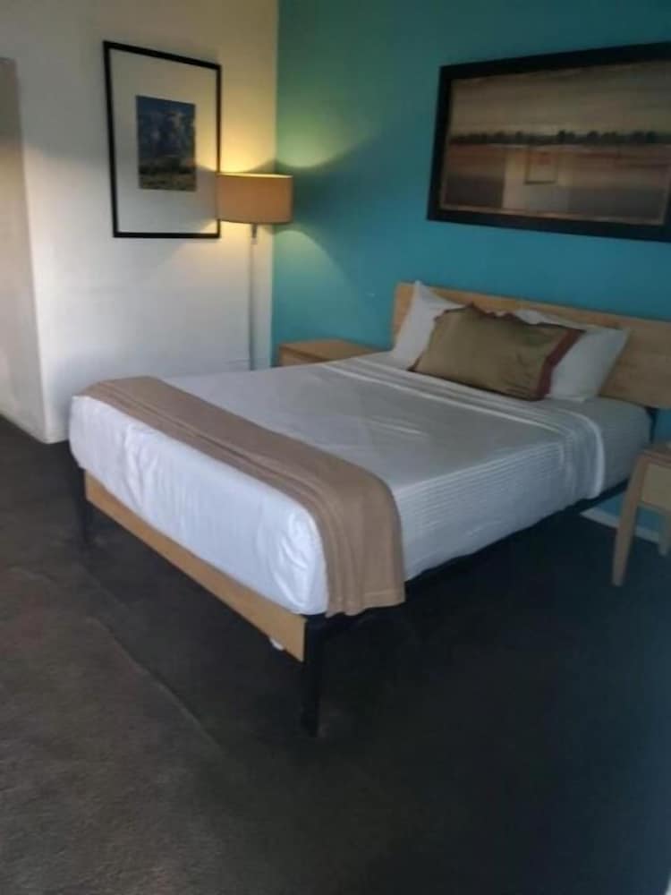 Desert Hills Motel - photo 29