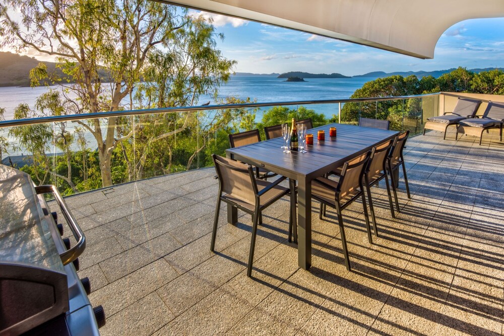 Waves 6 Breathtaking Ocean Views — 4-Star Luxury Hotel in Whitsundays, Australia