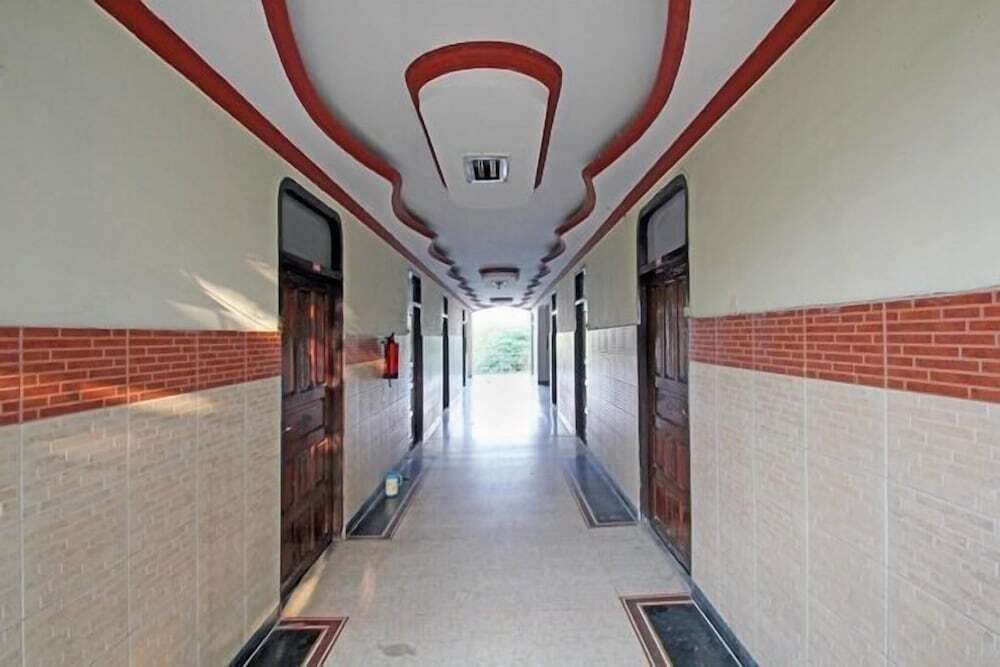 Hotel Saarthi — hotel in Kichha