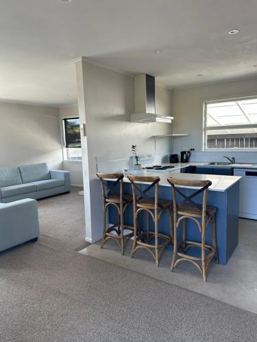 Hilltop Cottage — 4-Star Luxury Hotel in Taupo, New Zealand