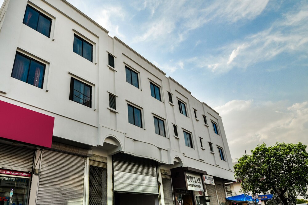 OYO 37212 Hotel Soft Petals By Arn Group — hotel in Kota