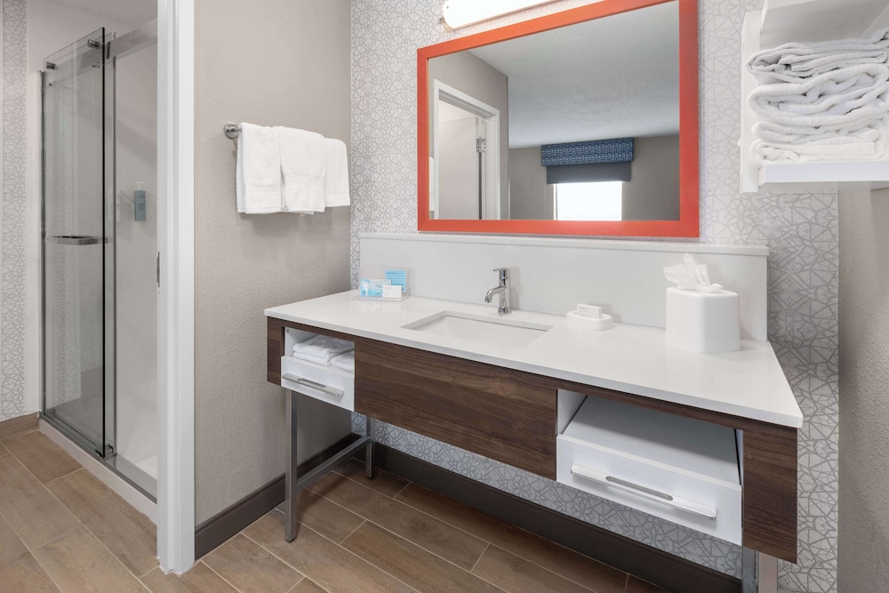 Hampton Inn & Suites Saginaw - photo 29