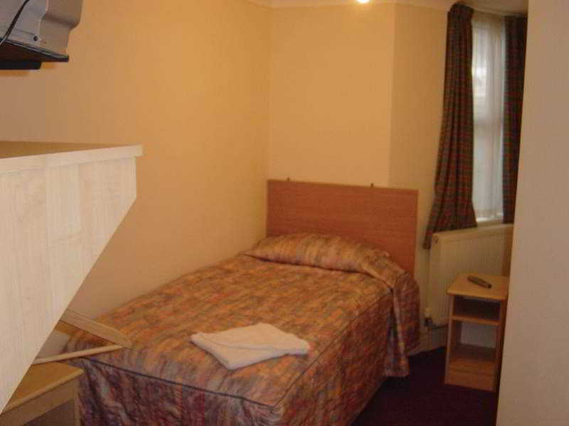 Channins Hounslow Hotel — Feltham