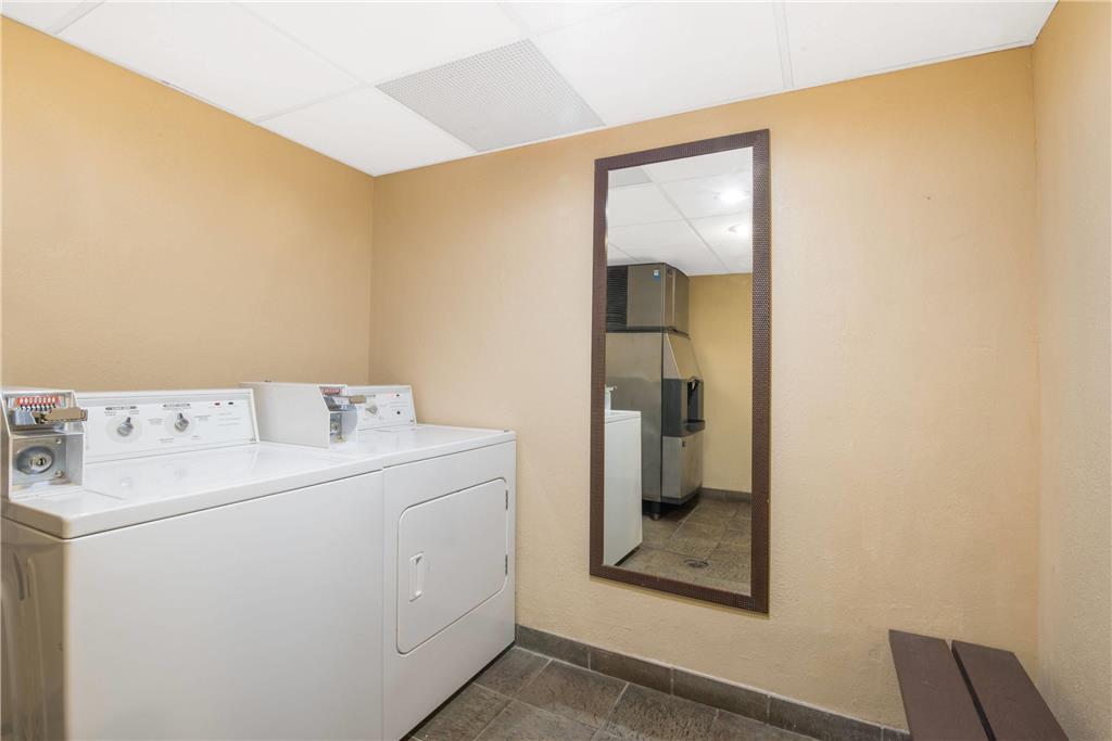 Days Inn by Wyndham Duluth Lakewalk - photo 15