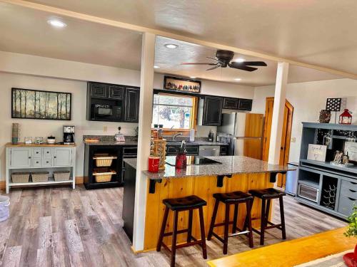 Timber Terrace .9 mi Downtown pet friendly — 4-Star Luxury Hotel in Prescott, United States