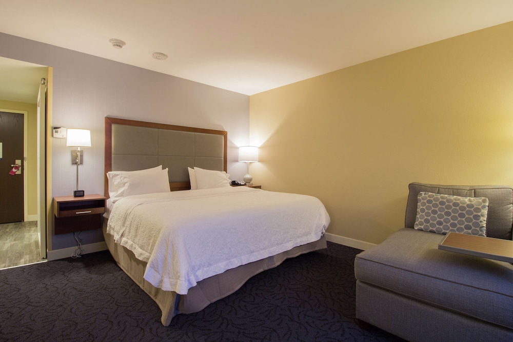Hampton Inn & Suites Cazenovia - photo 9