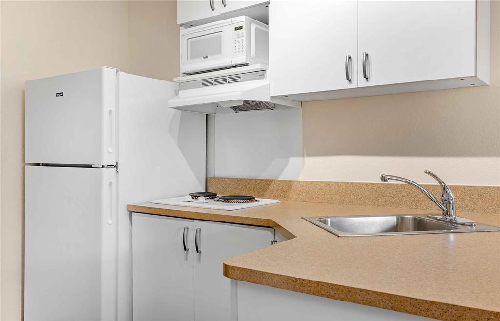 Extended Stay America Suites Carlsbad Village by the Sea - photo 10