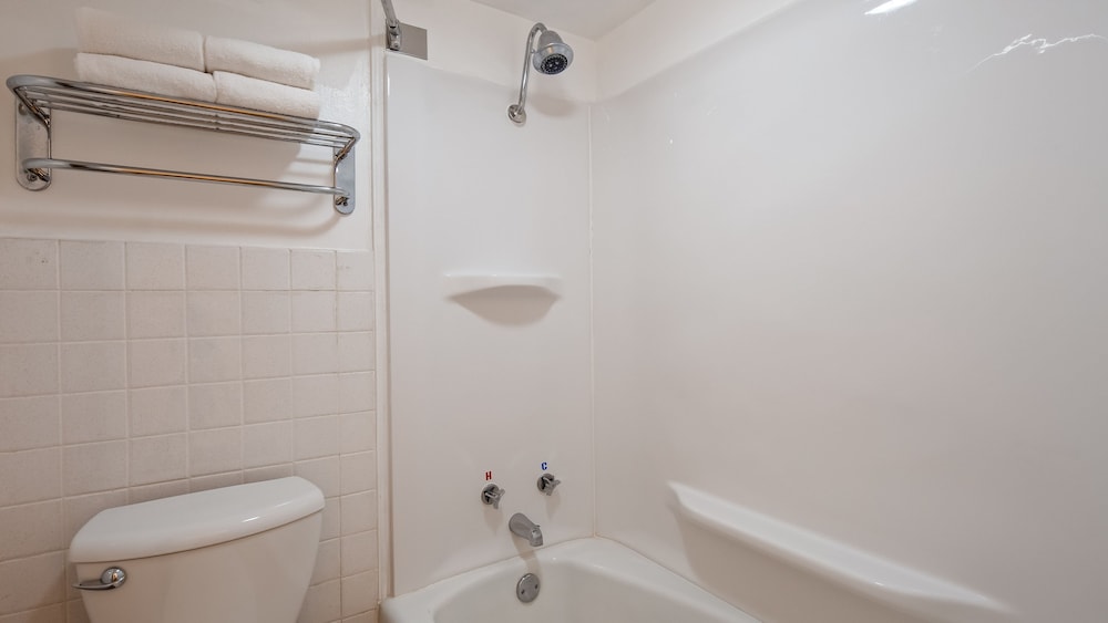 Sturgis Lodge & Suites Travelodge by Wyndham - photo 11