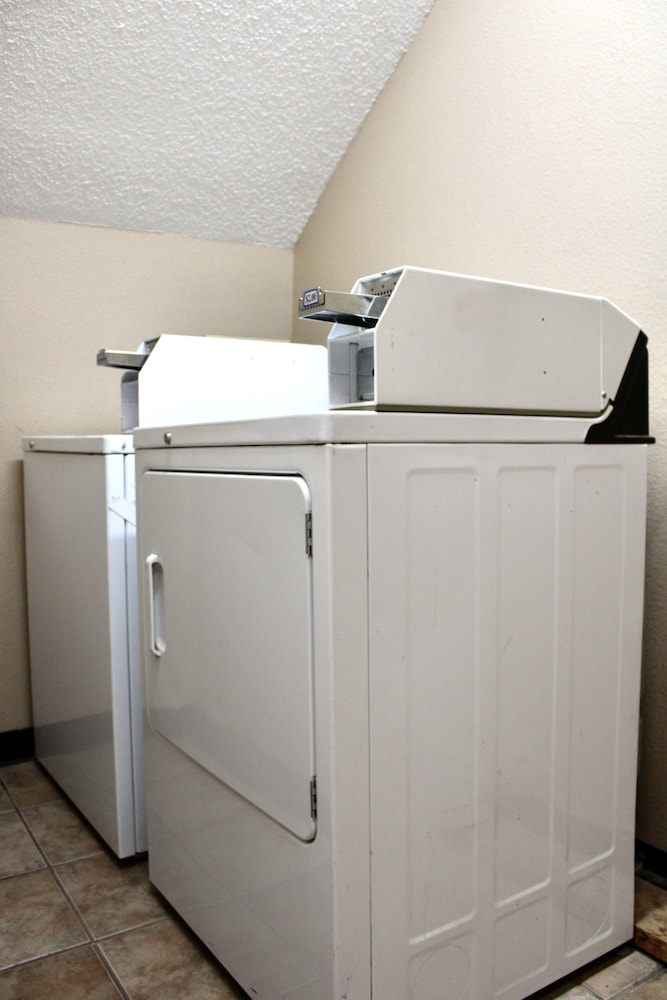 HomeTown Inn & Suites - photo 25