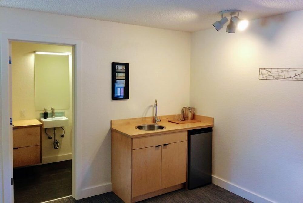Heliotrope Hotel - photo 48