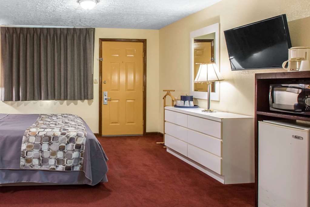 Rodeway Inn & Suites Branford Guilford - photo 22