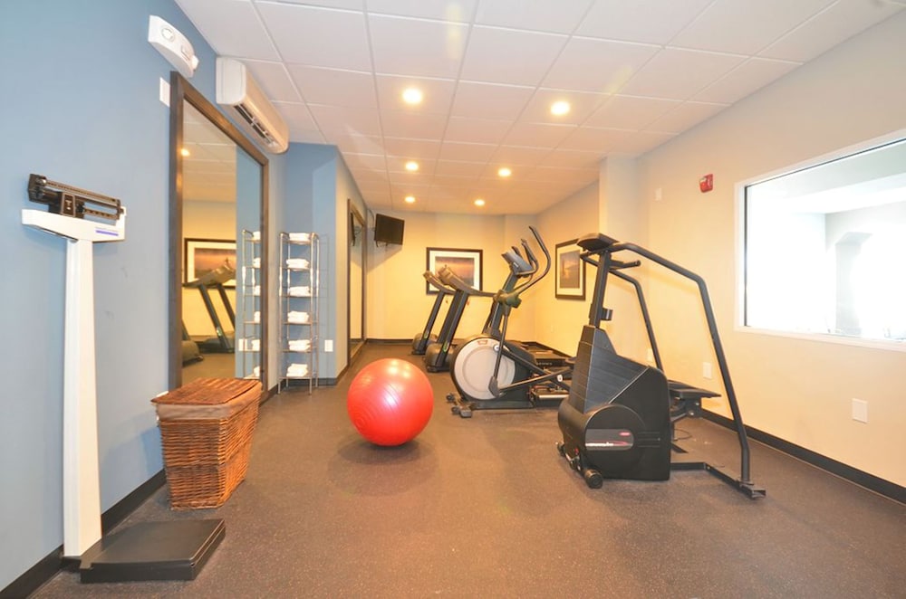 Holiday Inn Express & Suites Farmington by IHG - photo 29