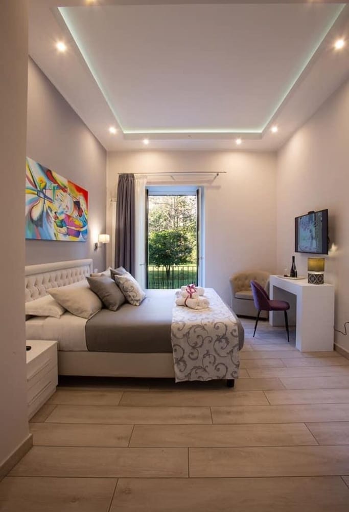 Royal Gardens B&B Caserta — 4-Star Luxury Hotel in Caserta, Italy