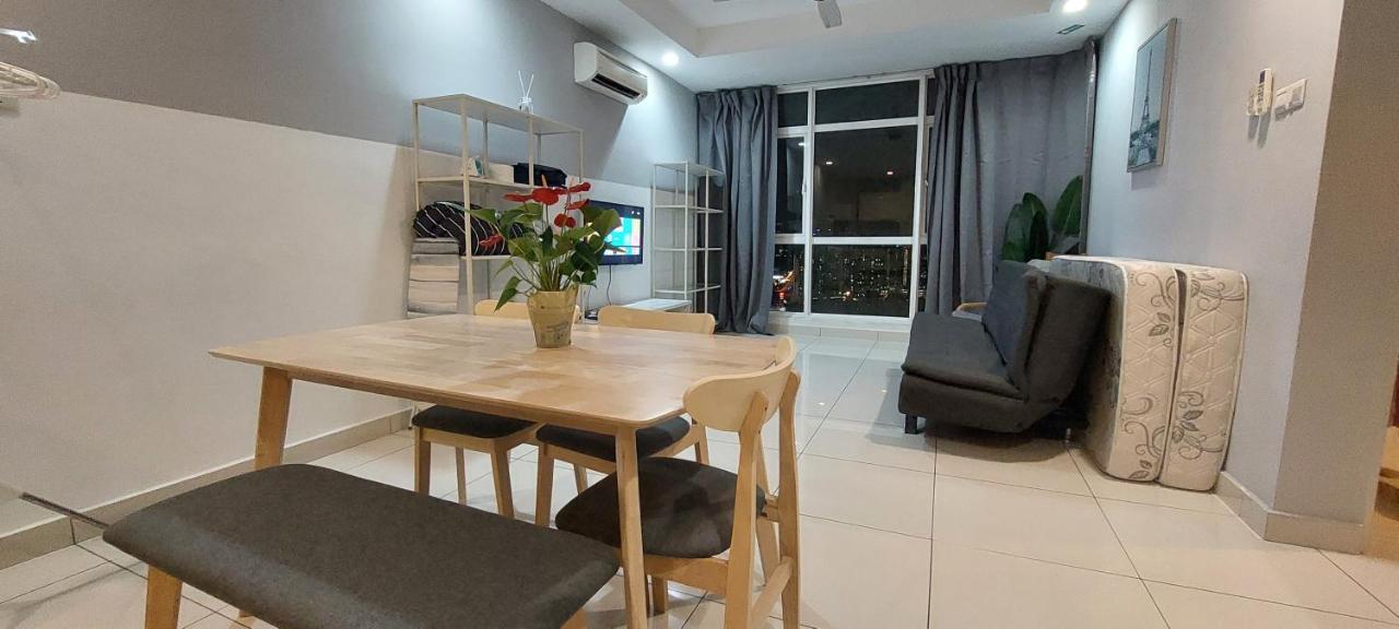 Lamandaz Homestay at Central Residence SG Besi Near MRT and TBS with 2 bedrooms — 4-Star Luxury Hotel in Kuala Lumpur, Malaysia