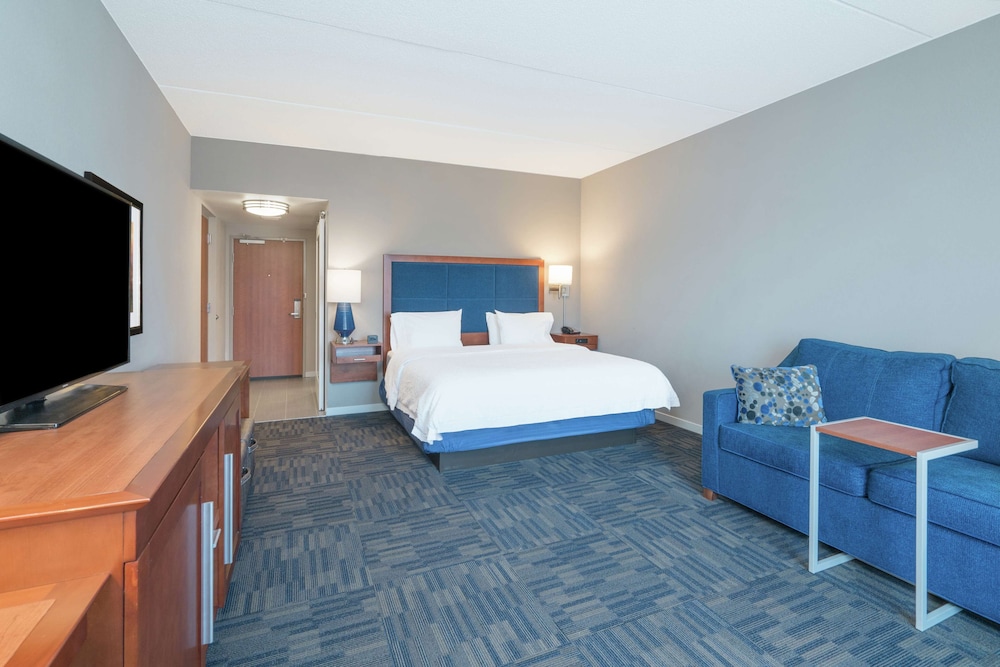 Hampton Inn & Suites Newburgh Stewart Airport - photo 11