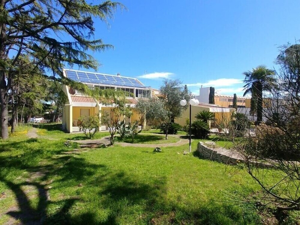 B&B Villa Garden — 4-Star Luxury Hotel in Bisceglie, Italy