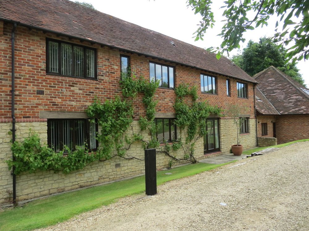 Egrove Park Hotel — Kennington