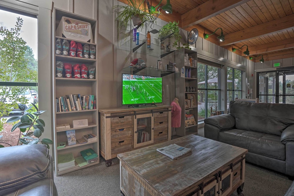 Klamath Falls Townhome w Deck & Resort Amenities - photo 24
