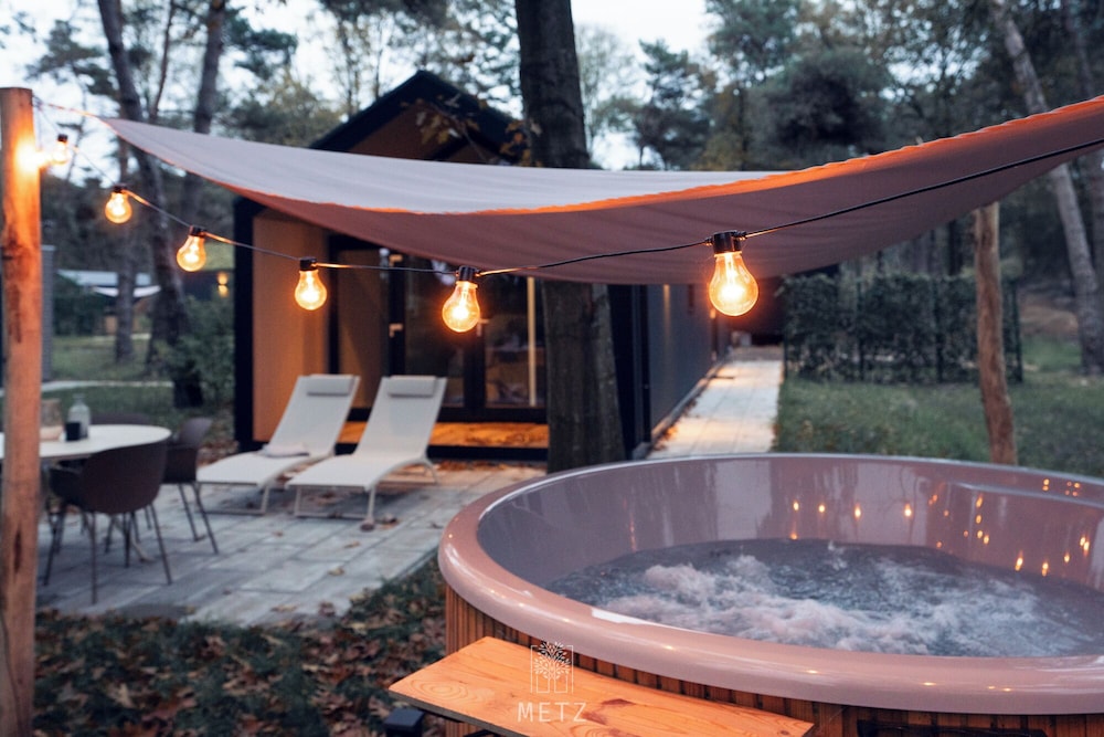 Sallands natuurhuisje Hellendoorn hottub Metz — 4-Star Luxury Hotel in Haarle, Netherlands