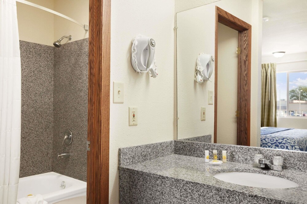 Days Inn by Wyndham Champaign Urbana - photo 10