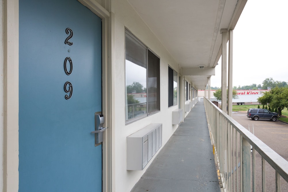 Days Inn by Wyndham New Philadelphia - photo 24