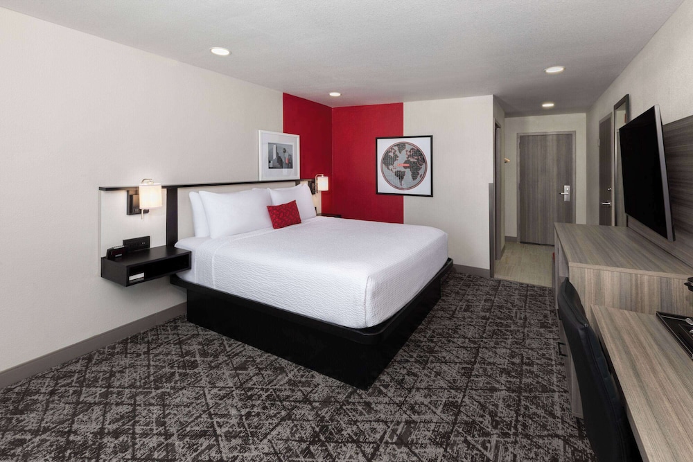 Ramada by Wyndham DFW Airport - photo 6